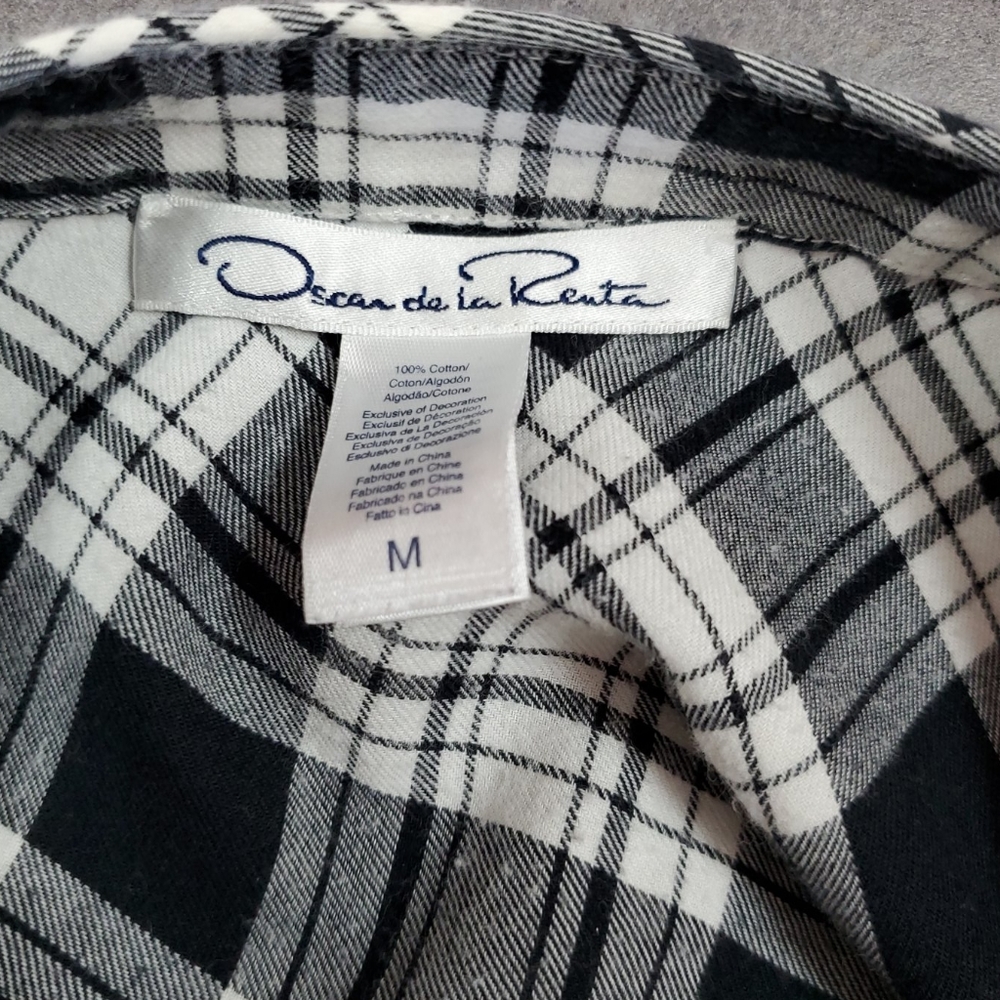 Oscar de la Renta Nightgown - Picture 5 of 8